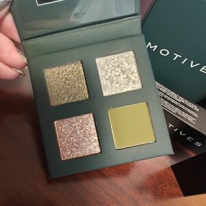 Glam Eyeshadow Palette - Gold, Silver, and Green